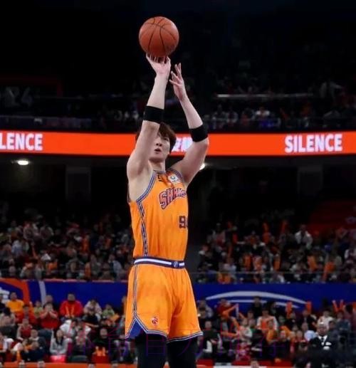 【集锦】快攻自抛自投！洛夫顿29分15篮板4助攻2抢断 | 上海96-81山西